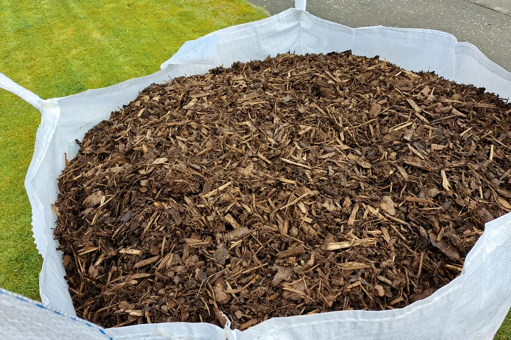 Bulk vs. Bagged Mulch: How to Save 50% on Your Next Project