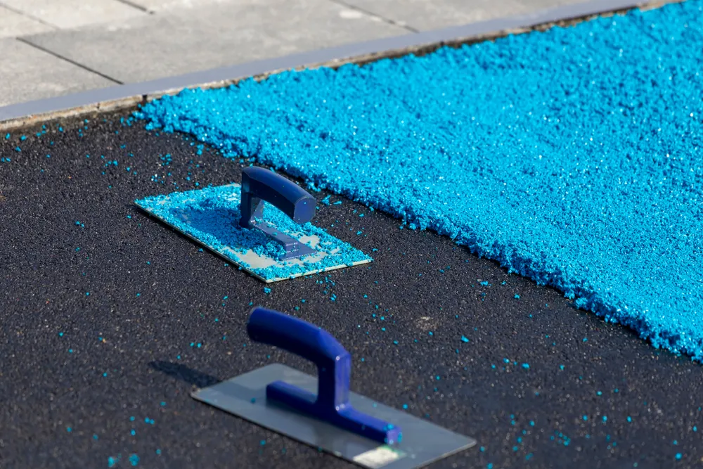shutterstock_1538662073 Rubber coating for playgrounds applied on the surface by a steel trowel