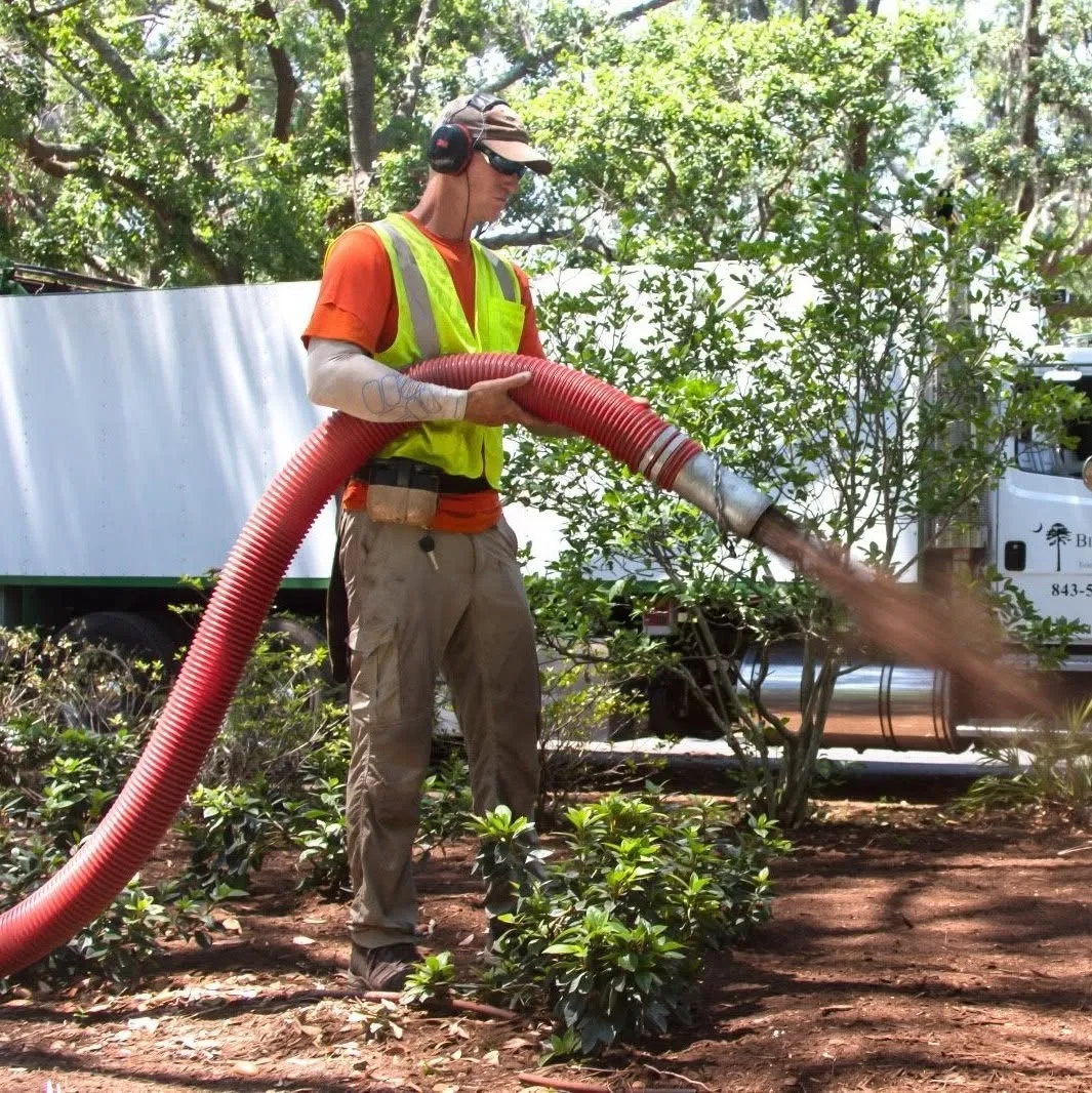 mulch-blowing-bella-mulch-truck-team