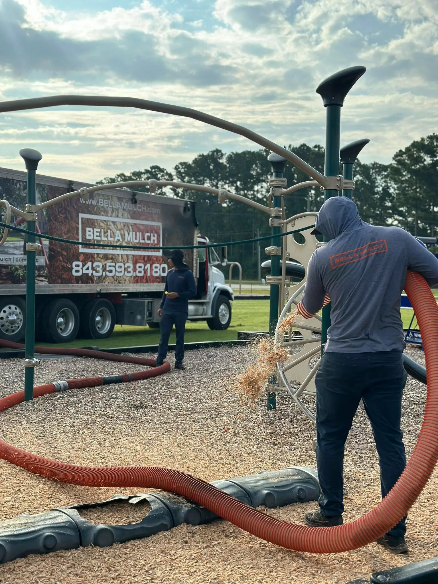 mulch-blowing-bella-mulch-truck-team
